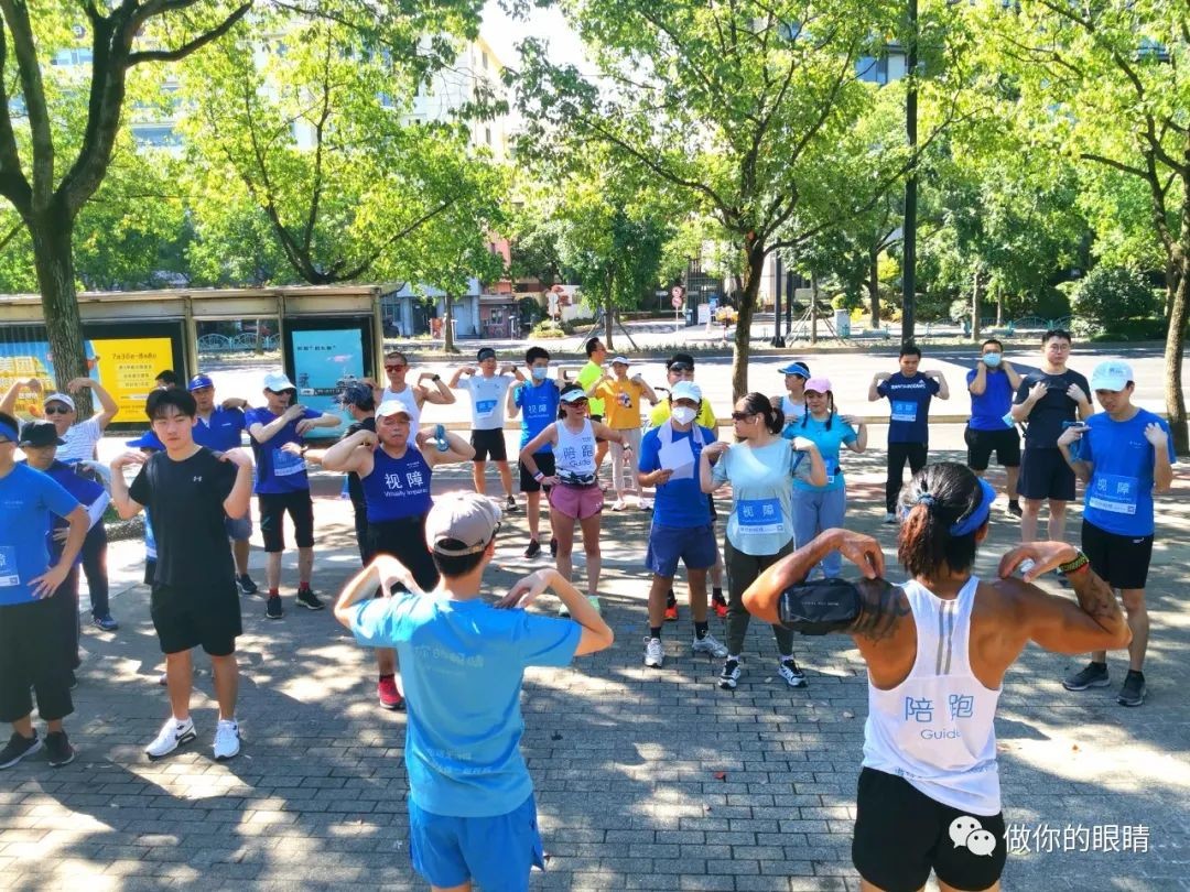 常规活动集体热身Warming up Before Running